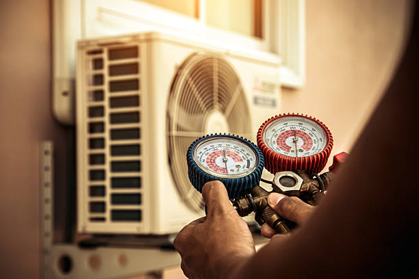 Professional Hvac technician working in Powell, TX